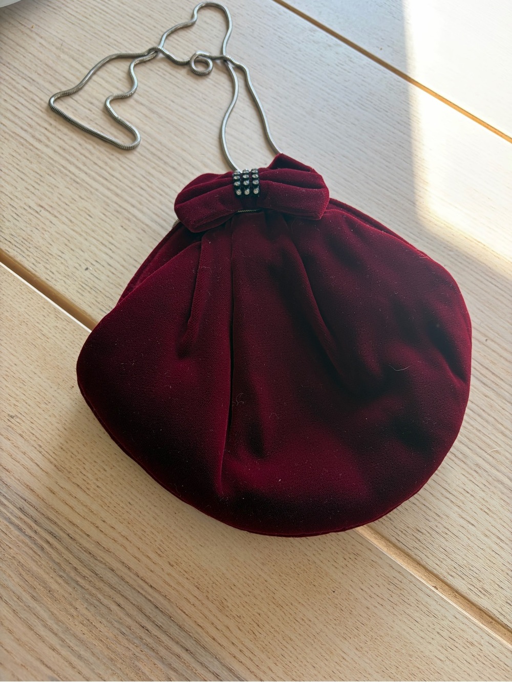 Vintage Wine-Red Velvet Bow Clutch with Chain